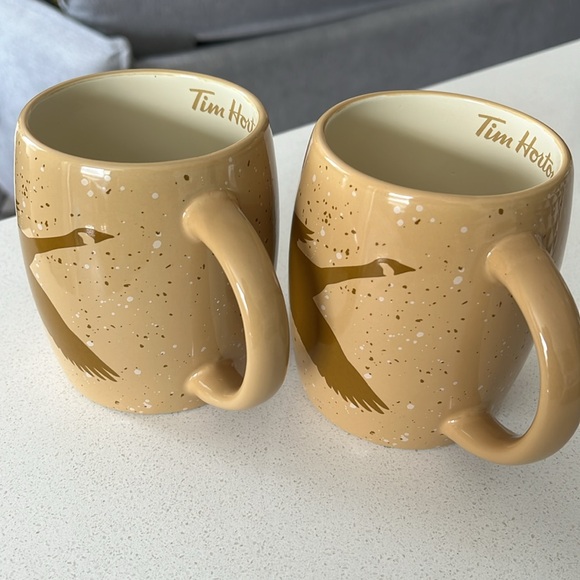 2 Tim Hortons Limited Edition 2016 Canadian Goose cups - Picture 3 of 11